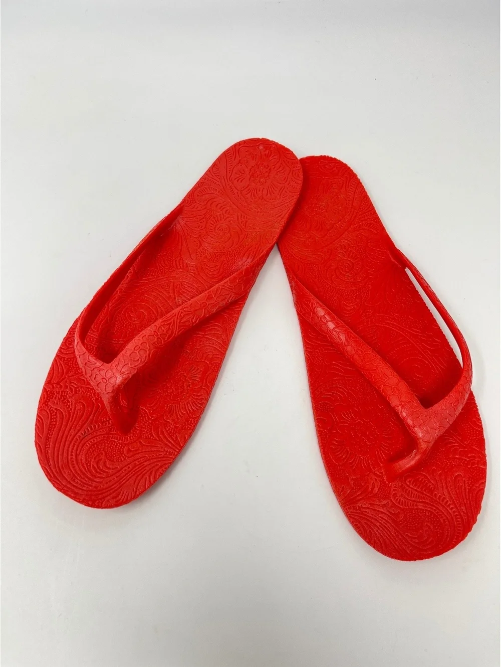 Womens Red Floral Embossed Rubber Flip Flops Sandals Flat Thong Slip On Shoes S